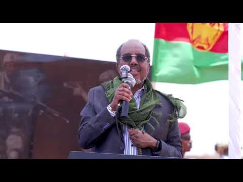 Madaxweyne Xasan Sheekh ayaa tababar u soo xiray kumannaan askari oo ka tirsan Ciidanka Xoogga Dalka